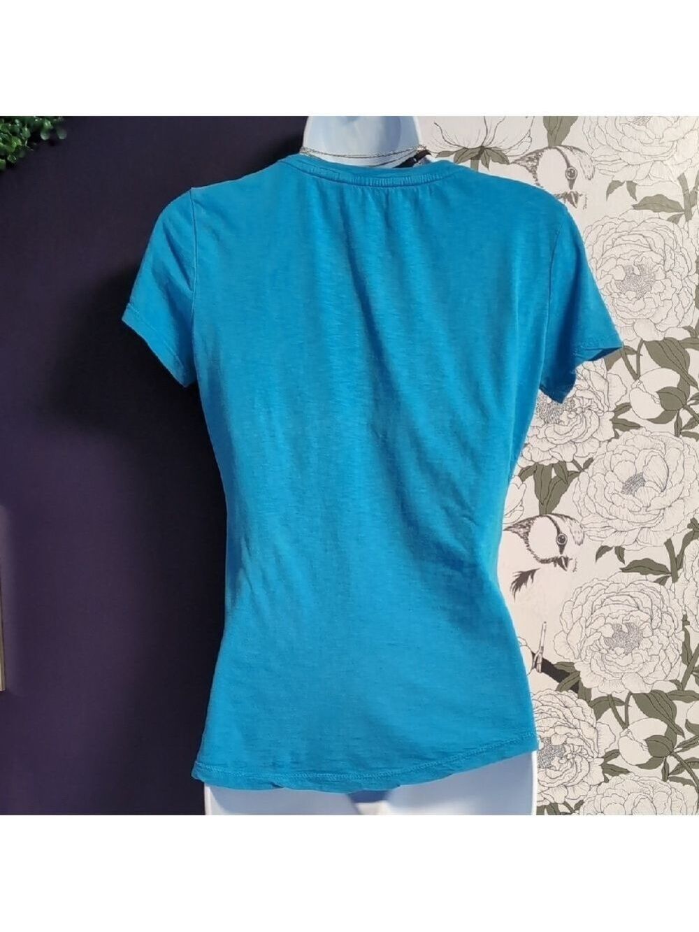 Colorful Hummingbird Embroidered Tee - Picture 6 of 6